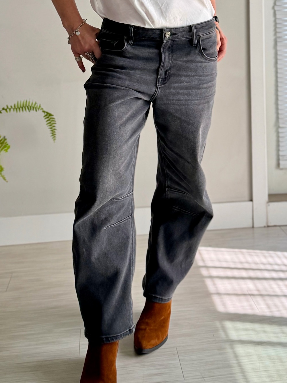 HIDDEN Los Angeles Barrel Jeans Size 25 - distressed Black